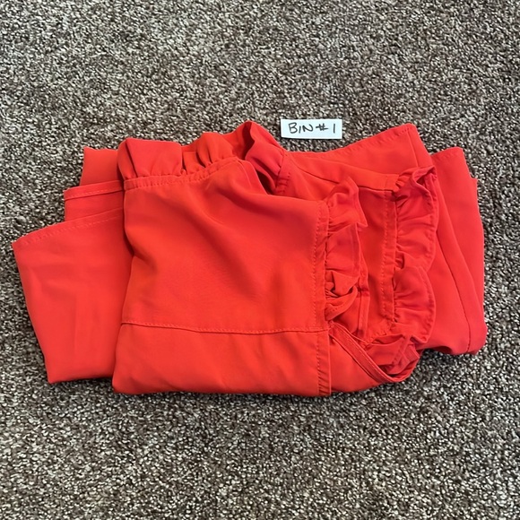 3/$20 Red Paper Crane sleeveless blouse. Size small - Picture 5 of 5